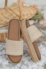 Load image into Gallery viewer, White Boho Single Band Slippers
