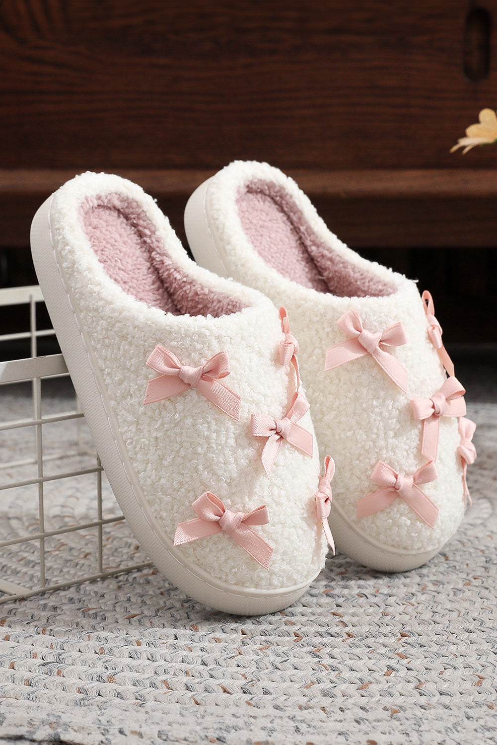 White Cute Bow Decor Plush House Slipper