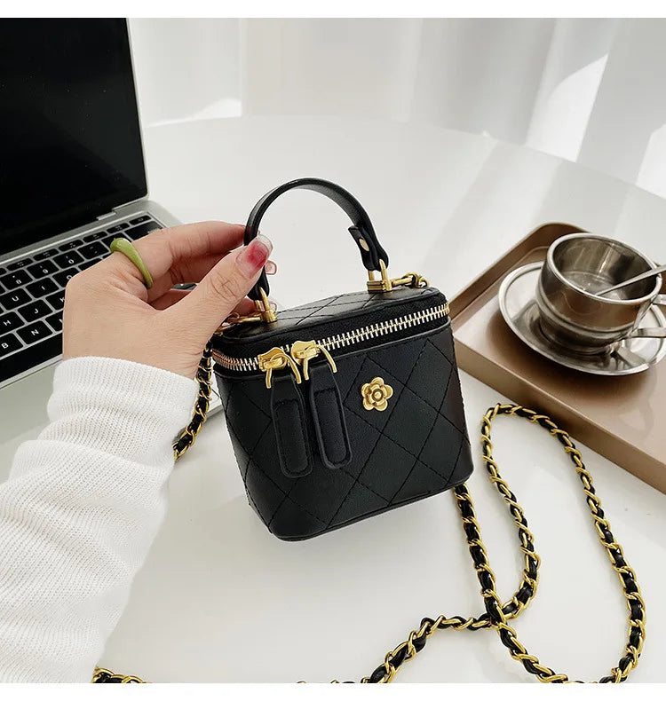 Small Shoulder Bucket Mini Bag Crossbody with Metal Chain – Trendy and Versatile Handbag