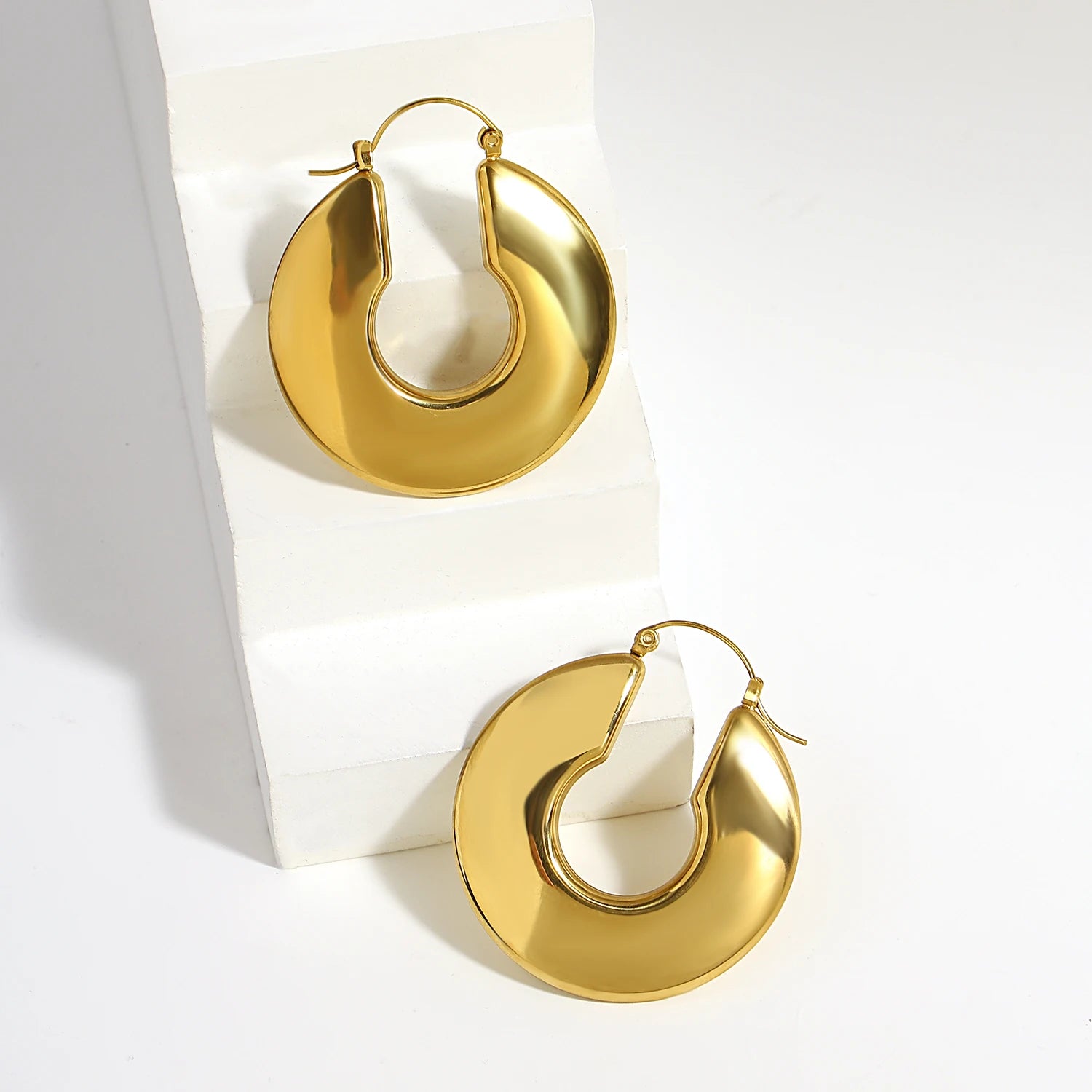 Sculpted Shine Chunky Hoops – Gold-Plated Classic