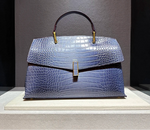Load image into Gallery viewer, Shell-Shaped Crocodile Pattern Leather Bag – Luxe Texture, Bold Silhouette
