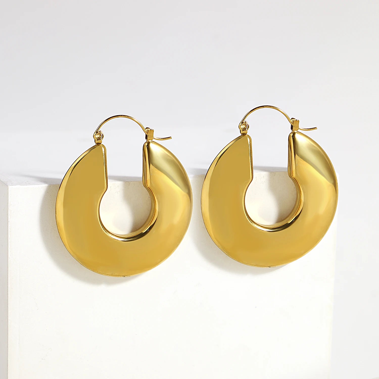Sculpted Shine Chunky Hoops – Gold-Plated Classic