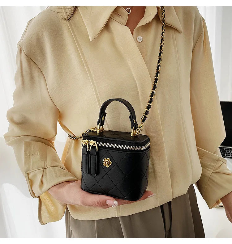 Small Shoulder Bucket Mini Bag Crossbody with Metal Chain – Trendy and Versatile Handbag