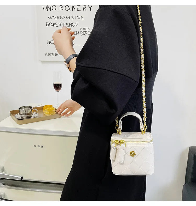 Small Shoulder Bucket Mini Bag Crossbody with Metal Chain – Trendy and Versatile Handbag