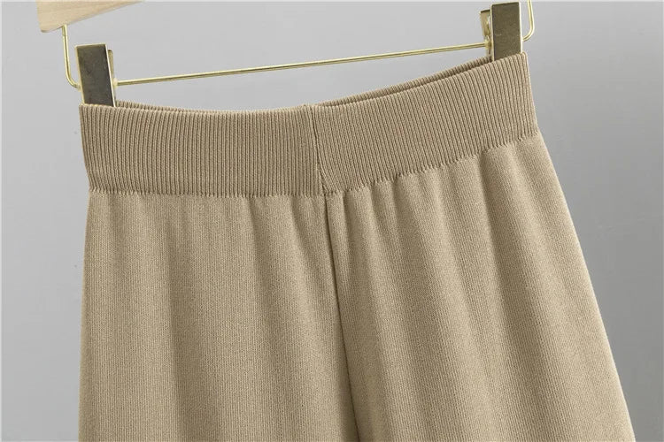 2-Piece Knit Lounge Set with Gold Button Detail – Cozy Meets Chic