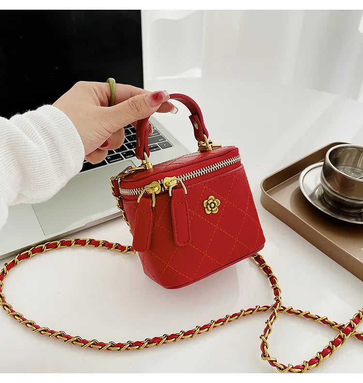 Small Shoulder Bucket Mini Bag Crossbody with Metal Chain – Trendy and Versatile Handbag