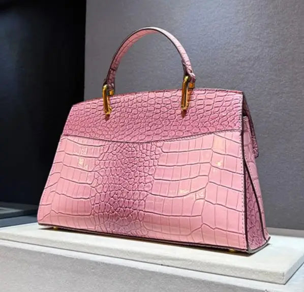 Shell-Shaped Crocodile Pattern Leather Bag – Luxe Texture, Bold Silhouette