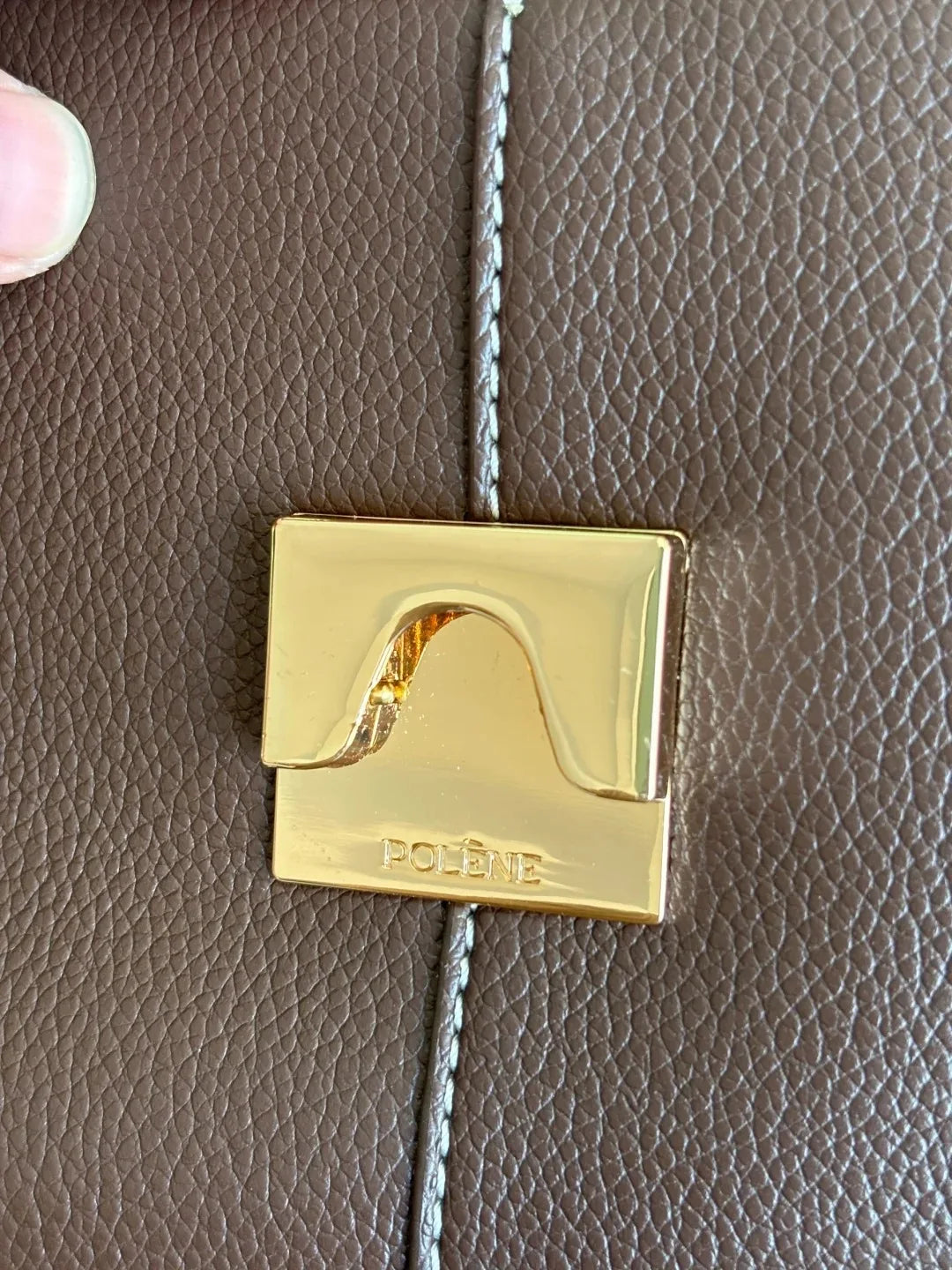 Structured Leather Handbag – Sleek. Chic. Made to Move.