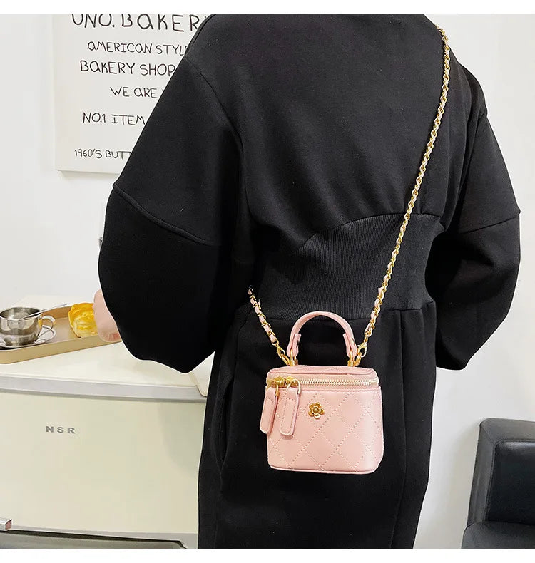 Small Shoulder Bucket Mini Bag Crossbody with Metal Chain – Trendy and Versatile Handbag