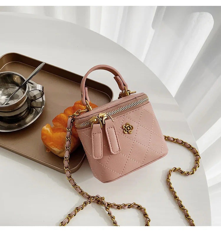 Small Shoulder Bucket Mini Bag Crossbody with Metal Chain – Trendy and Versatile Handbag