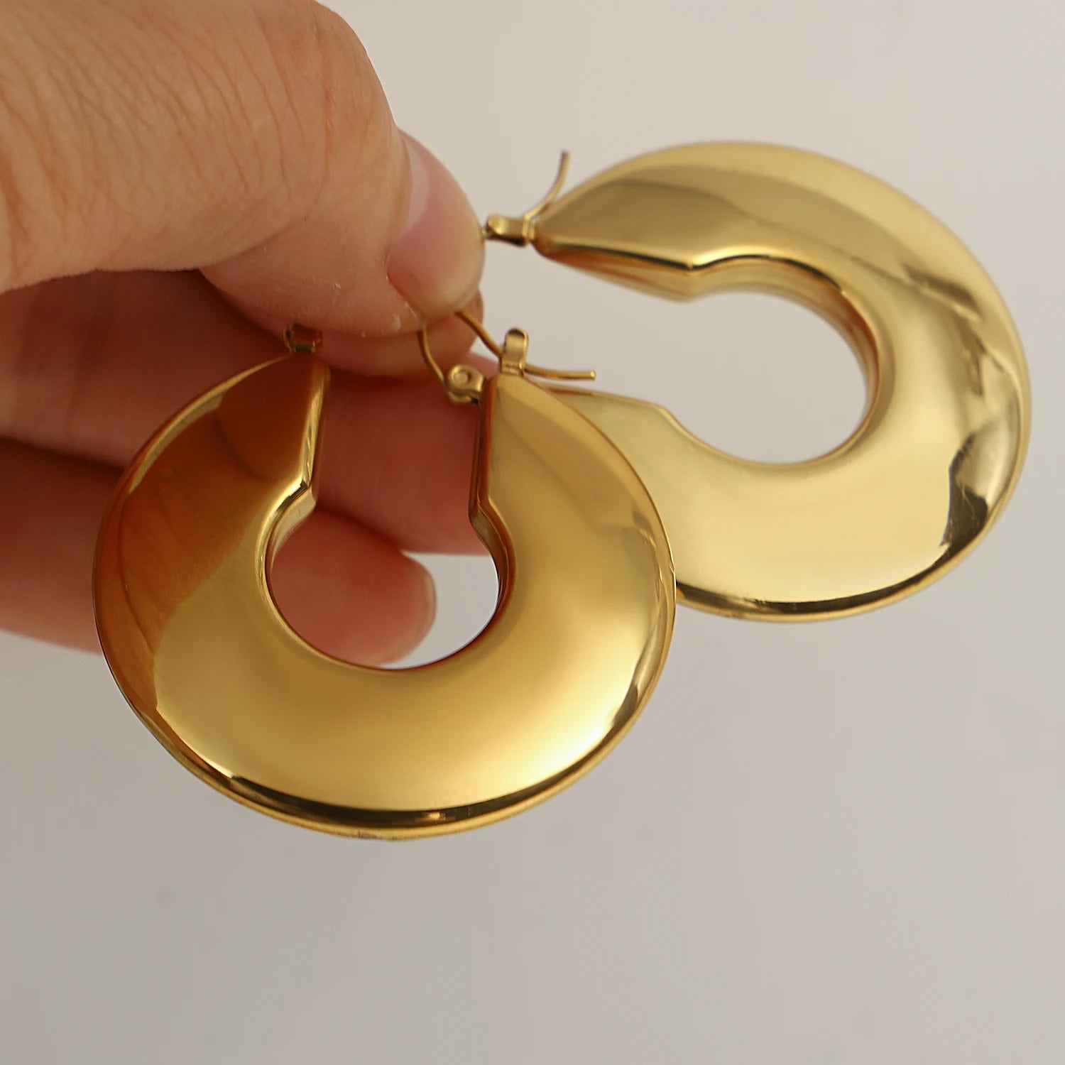 Sculpted Shine Chunky Hoops – Gold-Plated Classic