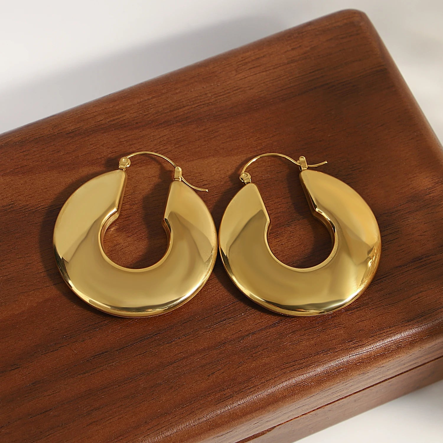 Sculpted Shine Chunky Hoops – Gold-Plated Classic