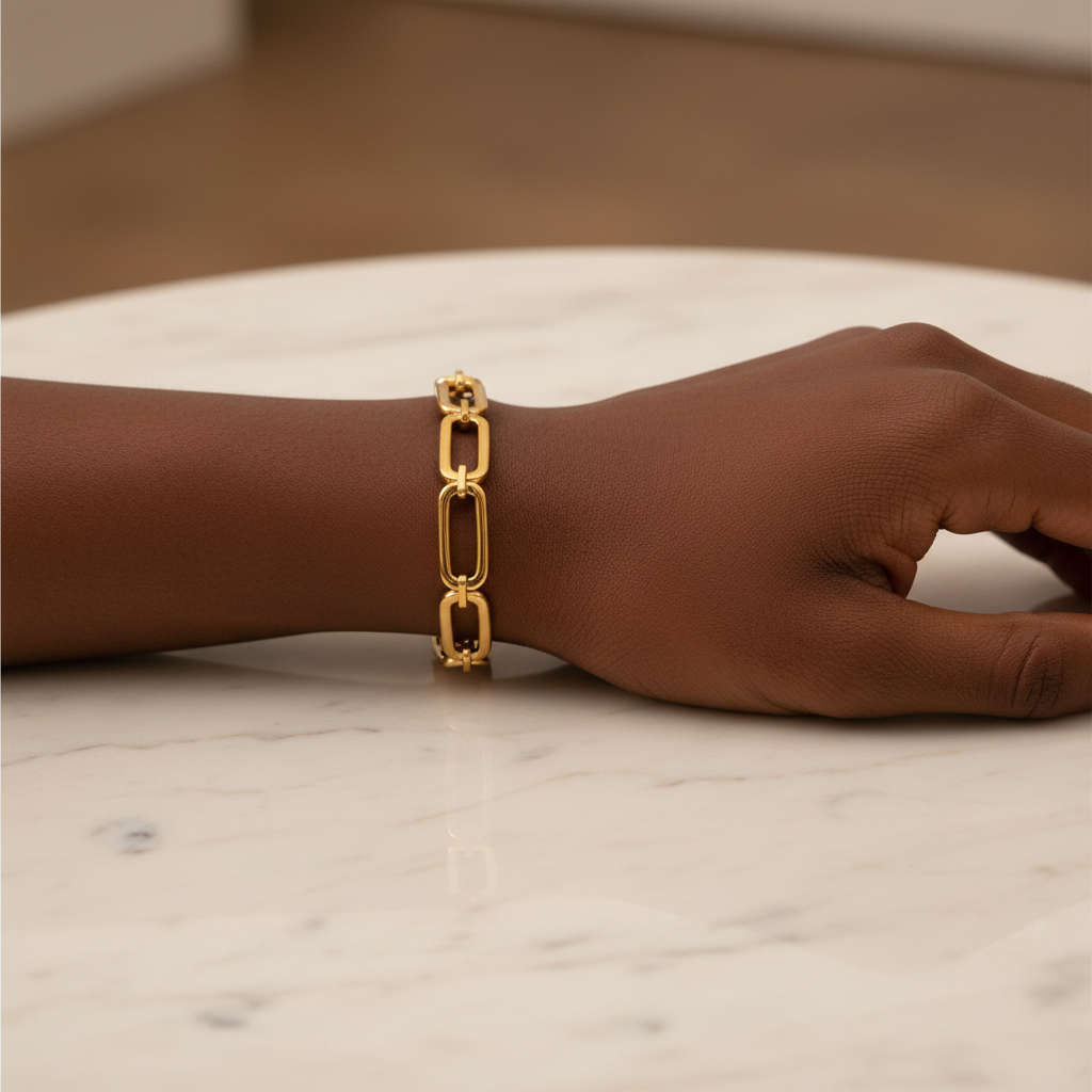 Paperclip Chain Lifestyle 1