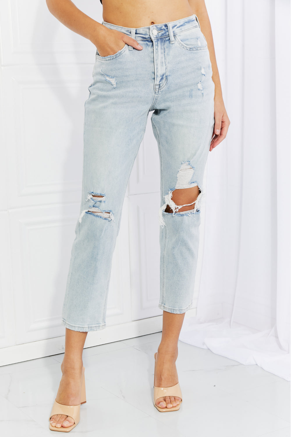 Distressed Cropped Jeans Pants