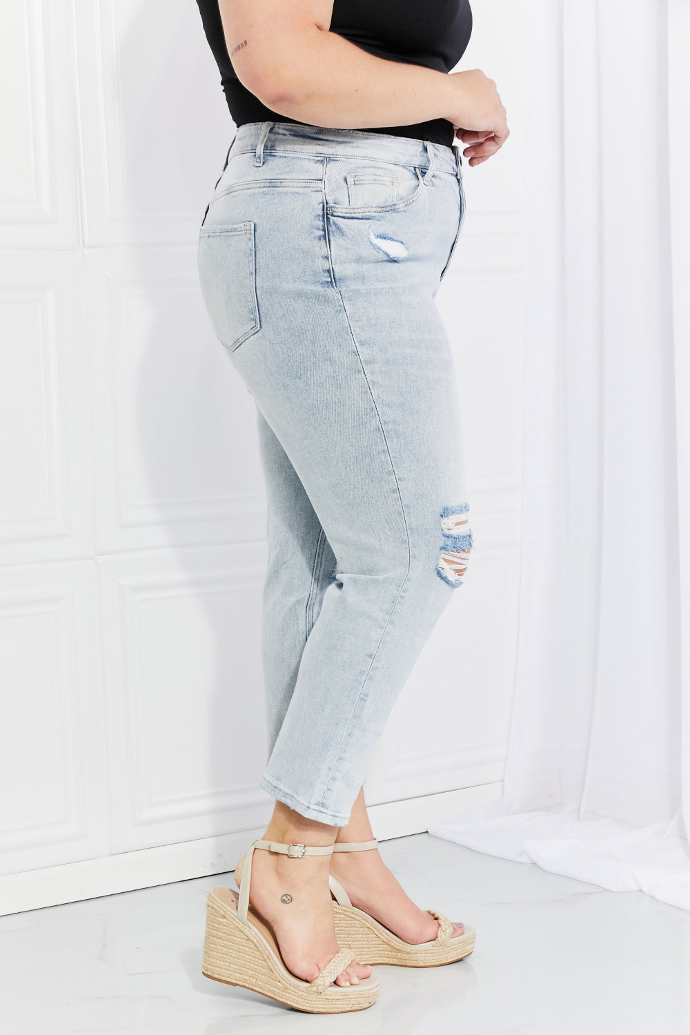 Distressed Cropped Jeans Pants