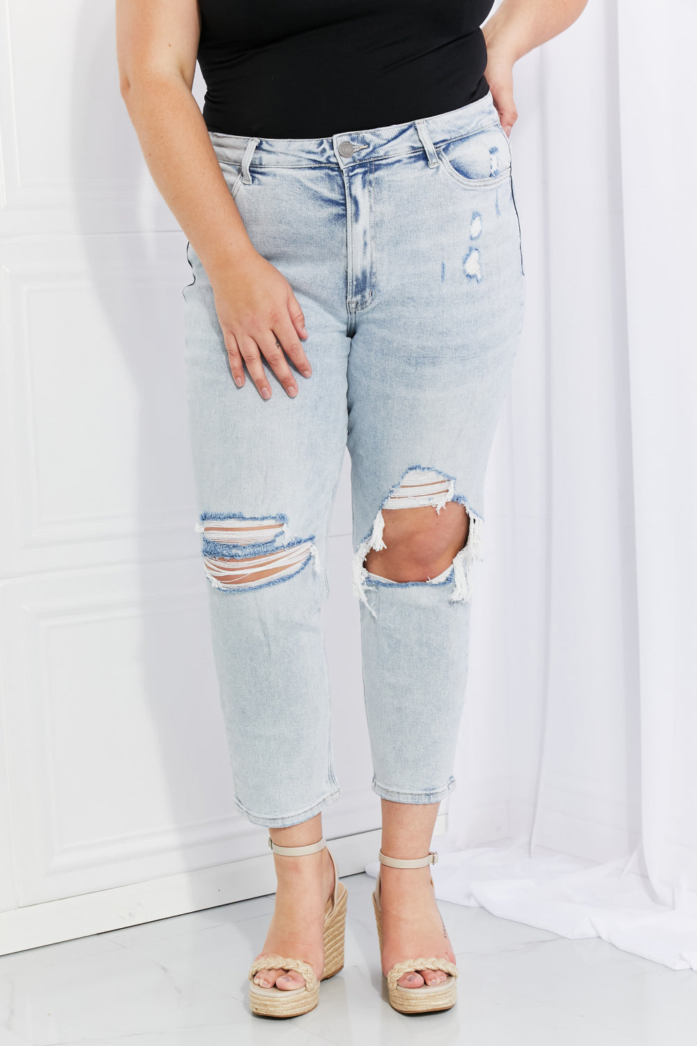 Distressed Cropped Jeans Pants