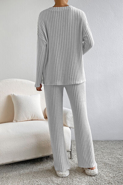 Ribbed V-Neck Lounge Set – Cozy Two-Piece Outfit for Everyday Comfort